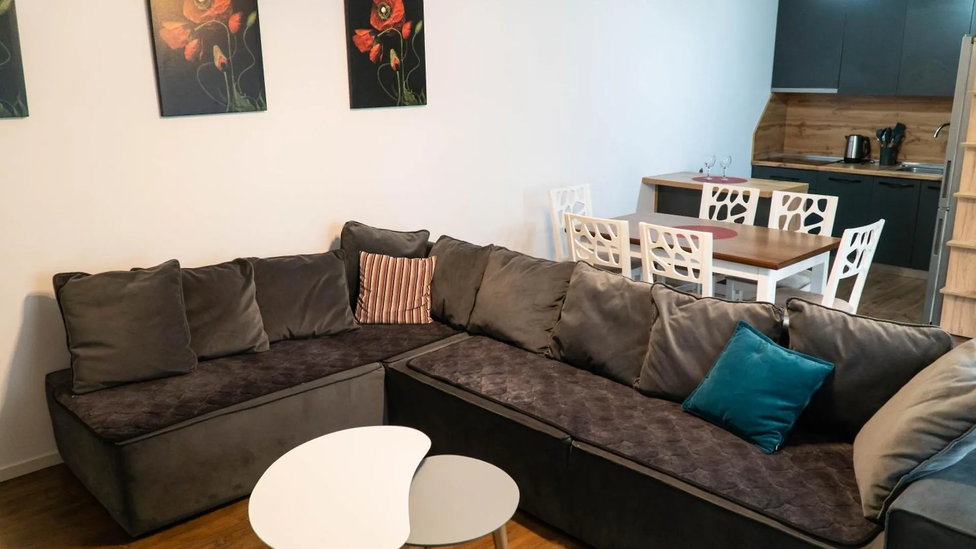 Signature Apartment 5 Tirana 0*,  Albania