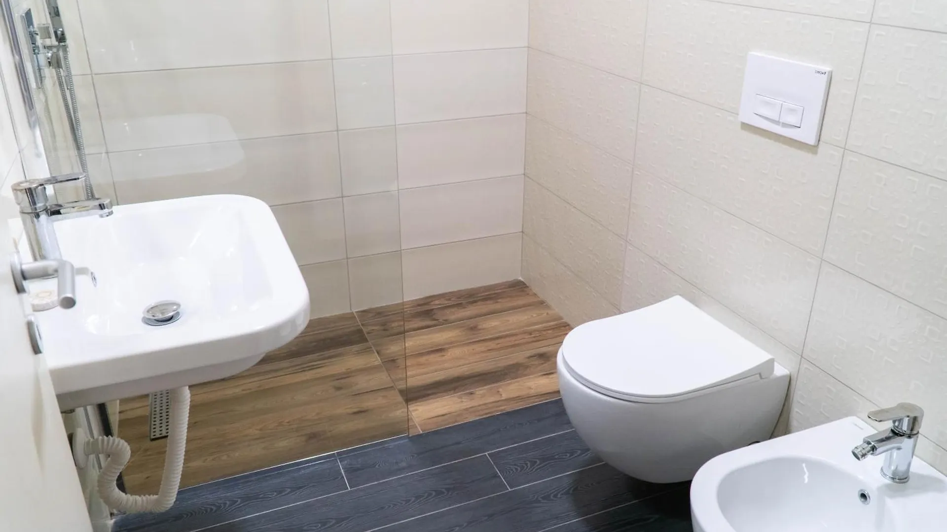 Signature Apartment 5 Tirana